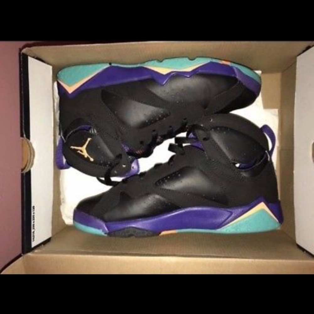Lola Air Jordan 7’s size 7.. Good condition